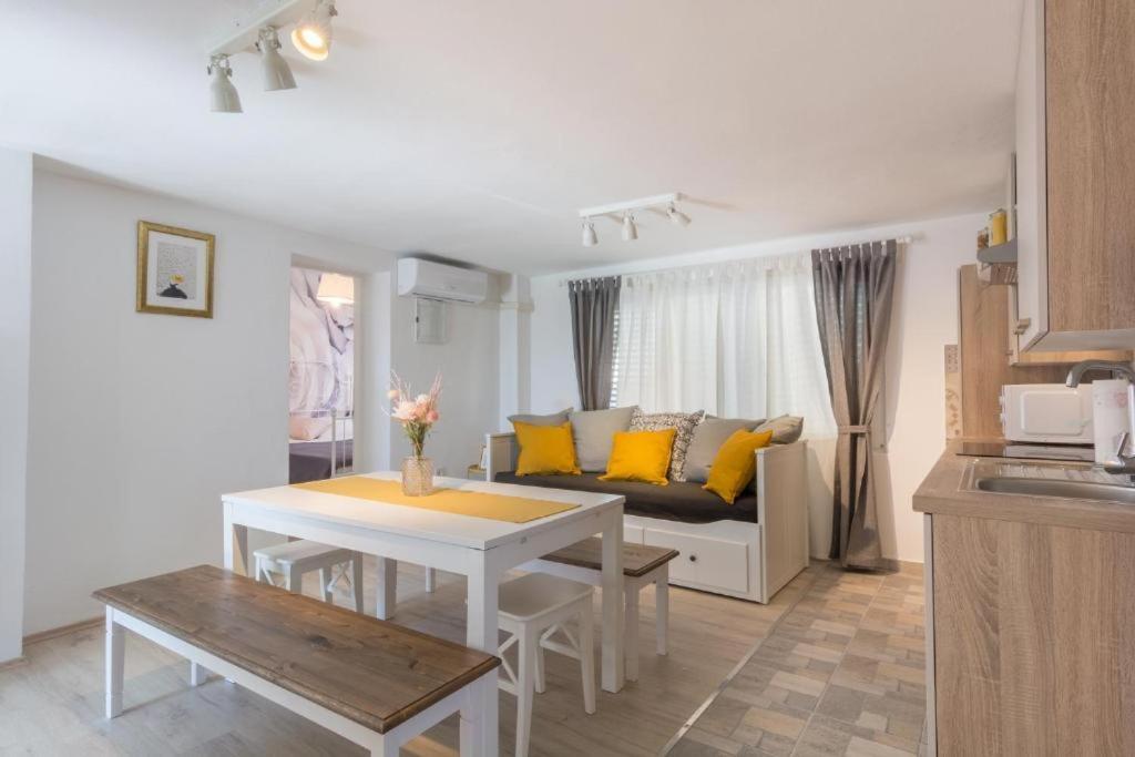 Apartment Tomislav Vir Exterior photo